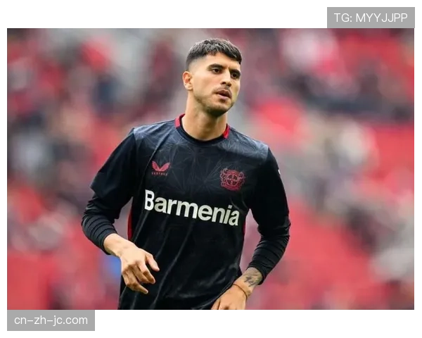 特写：勒沃库森中场帕拉西奥斯单兵抢断，策动快速反击得分